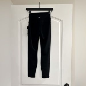 NWT Yogalicious Lux hi rise, ankle length leggings.